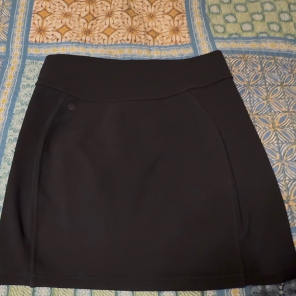 Women’s Lululemon blk cotton skirt, med, used but in great condition. - Picture 7 of 9